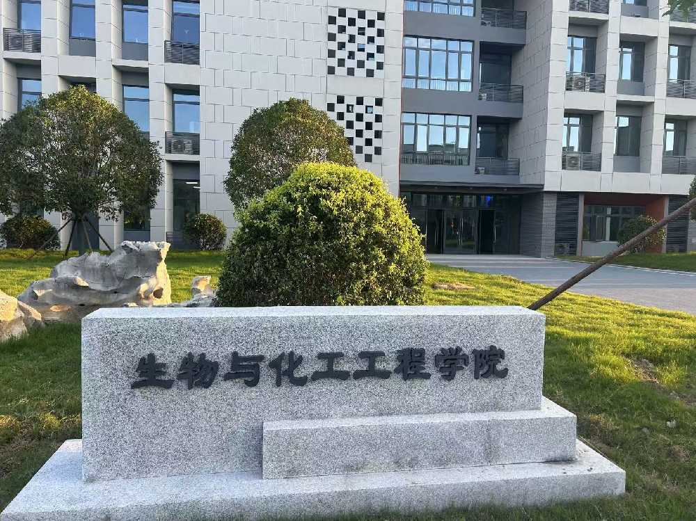 修水县扬州职业大学体育场高杆灯项目